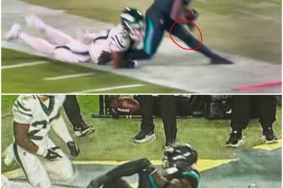 JUST INDolphins’ Tyreek Hill Gruesomely Snaps His Leg, Carted Off In Air Cast vs. Jets on MNF [VIDEO]