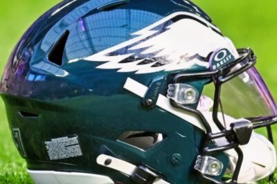 “BREAKING: Philadelphia Eagles Star Stuns Fans By Announcing He’s ‘Stepping Away’ From Football”🦅Nobody saw it coming. Just hours before practice, the Eagles’ veteran star gathered reporters and quietly delivered the news that sent shockwaves through the NFL. His voice cracked, his teammates stood frozen — and the reason he gave left even the team’s front office speechless. Within minutes, phones were buzzing, and the entire league was asking the same thing behind closed doors.k