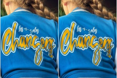 Los Angeles Chargers’ Biggest Fan Goes Full Cheeks-Out While Bending Over In Team Th0ng – Unleashes 4-Word Message For ‘SNF’ Game vs Steelers⚡.The cameras panned through SoFi Stadium — and suddenly, one fan stole the entire spotlight. Dressed head-to-toe in Chargers blue (and noticeably short on fabric), the team’s most passionate supporter bent over to flash a daring message that instantly set social media ablaze. Photos and clips flooded X within minutes as fans debated whether it was hilarious, outrageous, or pure game-day spirit.k