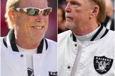 ESPN Cameras Catch Mark Davis Getting Cozy With 3 “Smokeshow” Women in His MNF Suite — And Everyone’s Asking the Same Question: Who Are They?👀🔥👀What viewers saw on ESPN wasn’t just a quick camera cut — it was a moment that instantly blew up the internet. Raiders owner Mark Davis was spotted laughing, leaning in close, and holding court with three stunning women, and now fans are scrambling to uncover their identities. Rumors are already flying… and one detail from the footage has investigators of NFL gossip convinced something bigger is going on.k